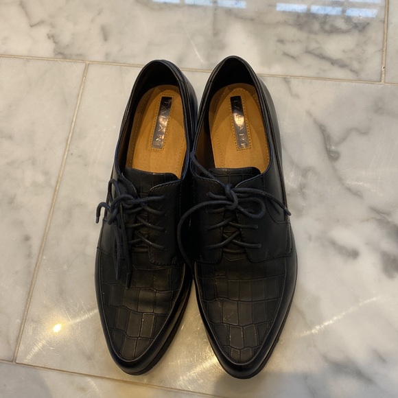 Tahari Oxfords - Picture 2 of 6